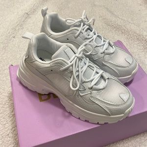 NWT fashion nova white sneakers